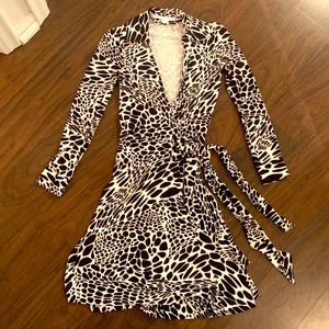 👗 Classic DVF Wrap Dress